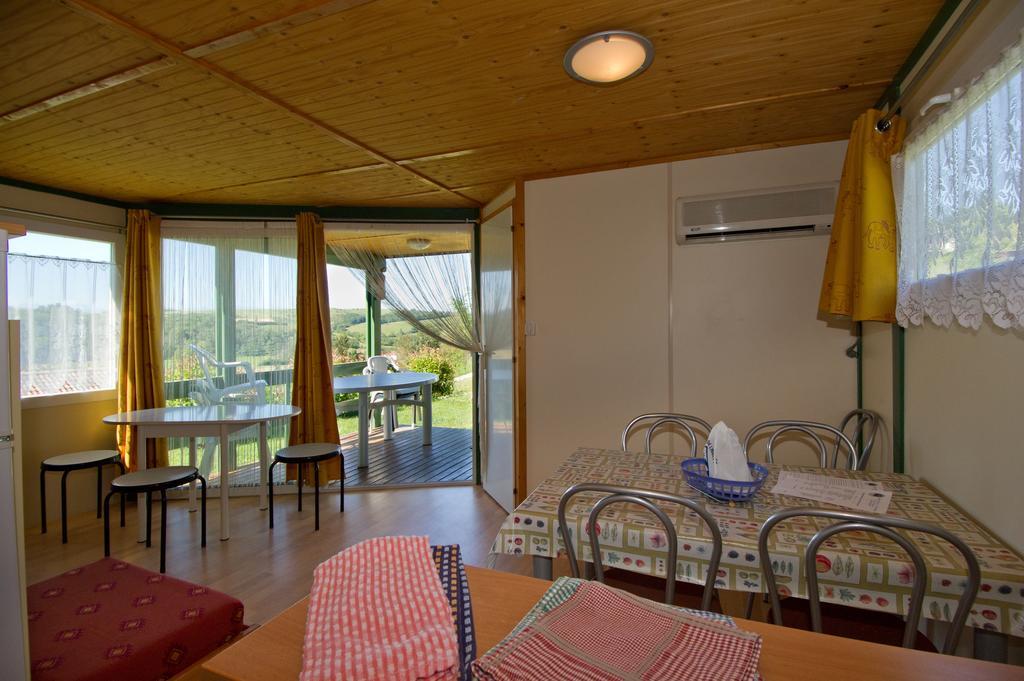 Le Bourdieu Durfort (Ariege) Ruang foto